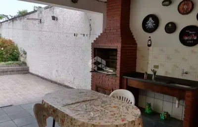 Casa em campo belo de 193m² com 3 dormitórios, 1 suíte e 2 vagas de garagem