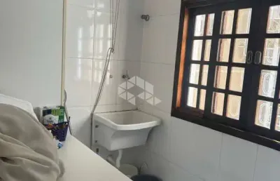 Casa à venda com 220m², 3 quartos e 2 vagas 750.000,00