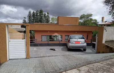 Ótima casa em condomínio com 3 suites, 3 vagas e 220m² para vender por 1.350.000