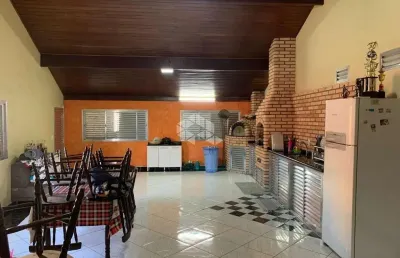 Casa à venda, com 4 suítes, 5 vagas, salão de festas, para vender por de r$1.100.000.