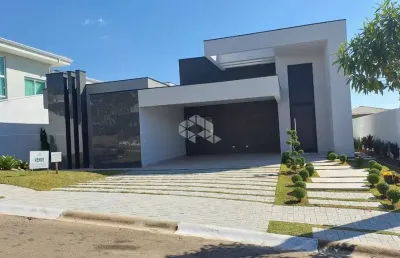 Linda casa em condomínio, 3 suítes, 670m² de terreno para vender por r$ 1.900.000