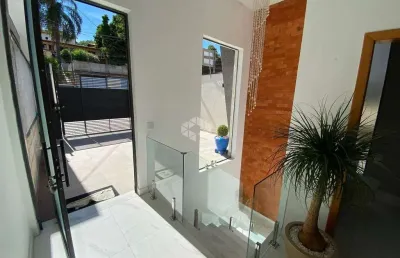 Linda casa com vista para pedra grande, 3 suítes, semi mobiliada, para vender por r$ 830.000 mil!