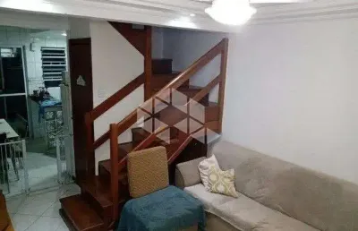 Casa triplex em condomínio fechado com infra completa!