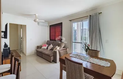 Apartamento com sacada, 3 dormitórios, 1 suíte, e 1 vaga de garagem, em porto alegre