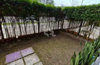 Apartamento 2 dormitórios com pátio e 2 vagas escrituradas no bairro humaitá.