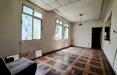 Apartamento de 2 dormitórios, localizado no centro de porto alegre,