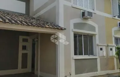 Casa com 4  dormitórios e 2 vagas de garagem, no bairro humaitá, em porto alegre.