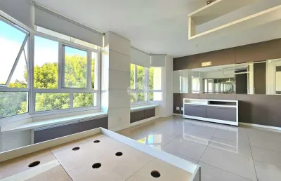 Apartamento com 1 suíte e 1 vaga de garagem coberta à venda no centro histórico de porto alegre