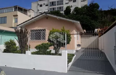 Casa co 03 quartos - bairro barrriroa - são josé - sc