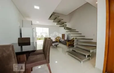 Casa com 2 suites,uma das suites com sacada no bairro rio vermelho-florianopolis/sc