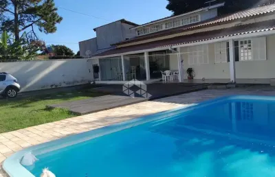 Casa 3 dormitórios com piscina próximo da praia campeche.