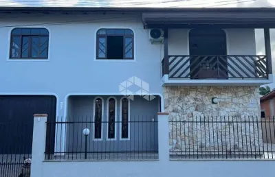 Casa de 3 quartos na praia joão rosa - florianópolis/sc