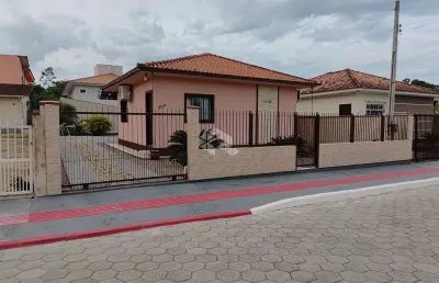 Casa com 2 quartos e piscina em cachoeira tijuquinhas - biguaçu/sc
