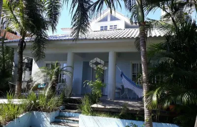 Mansão com 300m², piscina privativa e terraço com vista livre!