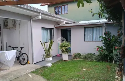 Casa 2 dormitórios 1 suíte no bairro são joão do rio vermelho em florianópolis/sc