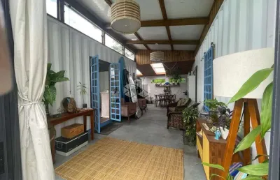 Casa mista com container de 2 dormitórios com closet, 80m² area construída, são joão do rio vermelho - florianópolis / sc