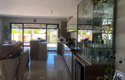 Sobrado semi-mobiliado com 3 suítes em florianópolis/sc