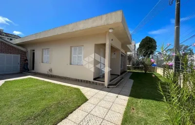 Casa com 4 dormitórios/quartos em coqueiros - florianópolis/sc.