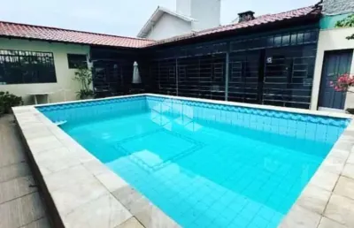 Casa com 6 dormitórios/quartos ideal para pousada em canasvieiras/sc