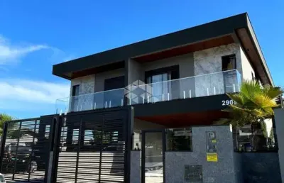 Sobrado geminado com 3 suítes, nos ingleses - florianópolis / sc.