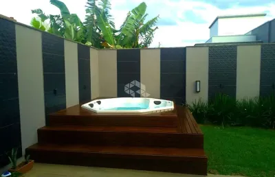 Casa duplex com 03 suítes no residencial jardim cachoeira