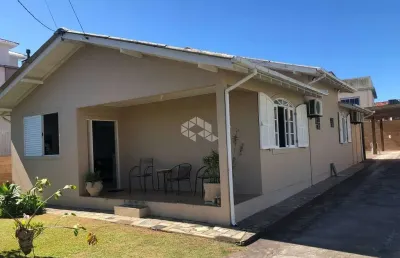 Casa 3 dormitórios sendo 1 suíte no bairro ingleses
