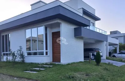 Casa com 3  dormitório,  1 suíte e 2 demi suíte em condomínio club.