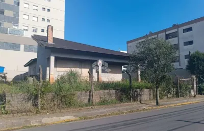 Cassa 220m², terreno 500m², 3 suítes, em construção, bairro santa catarina