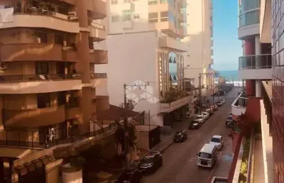 Apartamento todo reformado na meia praia com 3 dormitórios sendo 1 suíte