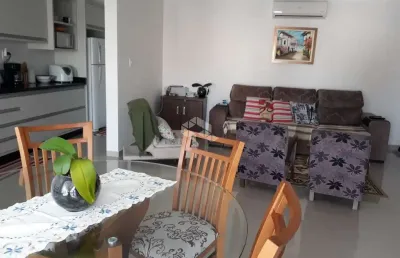 Apartamento mobiliado no morretes 600m do mar, com dois dormitórios sendo 1 suíte
