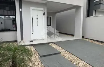 Casa à venda em tijucas - bairro areias 2 quartos, sala e cozinha integradas, semi mobiliada