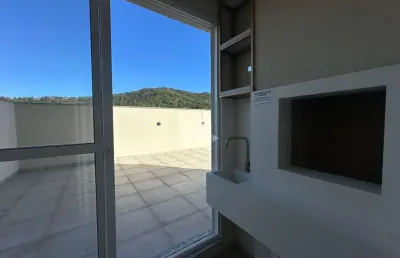 Apartamento dois quartos mobiliado com sacada ampla.
