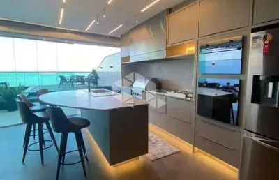 Apartamento  frente mar com 04 dormitórios sendo 04 suítes com 04 vagas de garagem