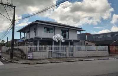 Casa 2 quartos, 2 banheiros, sala, 2 cozinhas, 2 vagas de garagem, no bairro cidade nova em itajaí/sc