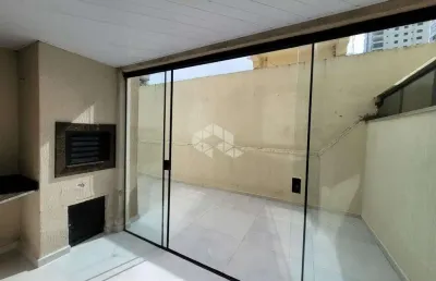 Apartamento diferenciado, 02 dormitórios, sendo 01 suíte, 01 vaga de garagem