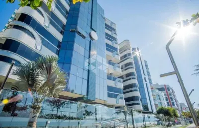 Apartamento com dois dormitórios sendo 1 suíte, com 2 vagas de garagem, prédio quadra mar em itapema