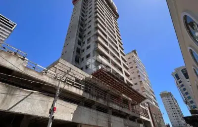 Apartamento com 3 suítes e 2 vagas em itapema, próximo ao mar