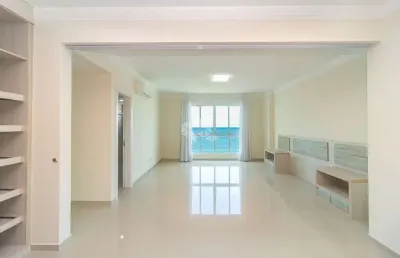 Apartamento 4 suítes com vista mar na meia praia em itapema