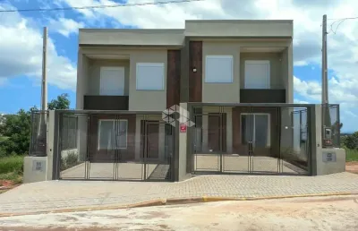 Casa com 3 dormitórios sendo um suíte com sacada, sala estar,jantar vaga para 2 carros aceita financiamento bancário, fgts.