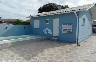 Casa  com 2 quartos sala cozinha e garagem para 2 carros e piscina no bairro rincão