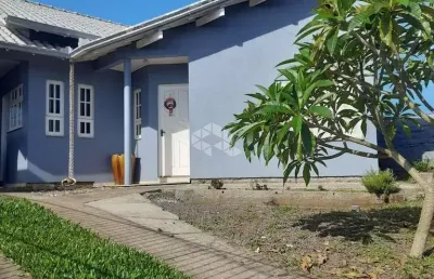 Imóvel com duas casas no mesmo terreno, ideal para famílias grandes, moradia compartilhada ou para quem busca uma excelente oportunidade de investimen