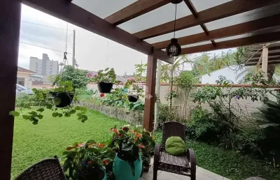 Casa bairro rau jaraguá do sul  3 quartos com piscina e amplo jardim