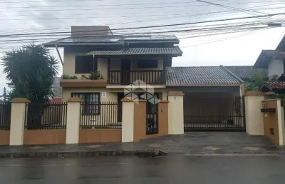 Casa 1 suíte + 2 quartos/dormitórios no bairro água verde em jaraguá do sul
