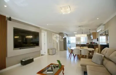 Casa sobrado, 3 dormitórios , sendo 2 suítes, no bairro medianeira