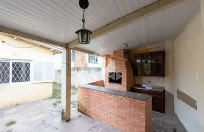 Baixou 38 mil!!! casa 03 dormitórios e amplo pátio com churrasqueira