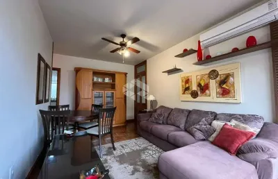 Apartamento de 2 dormitórios, mobiliado, com vaga de carro, no menino deus