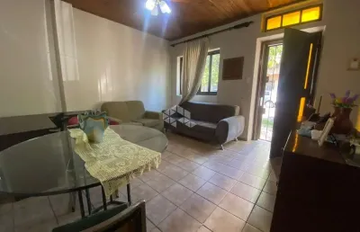 Casa residencial de 02 dormitórios no bairro menino deus