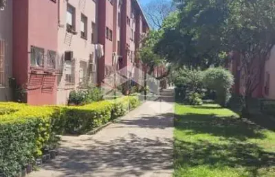 Apartamento 3 dormitórios, 1 banheiro, sala, cozinha com armários, vaga de garagem.