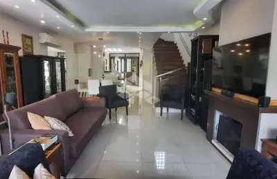 Casa com 3 quartos à venda na Rua Cananéia, 340, Vila Jardim, Porto Alegre