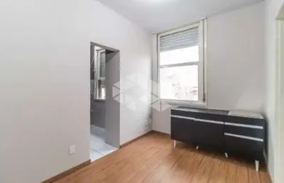 Apartamento no centro histórico, reformado, último andar